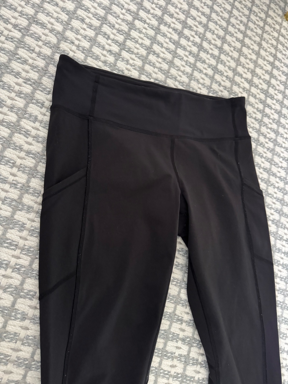 lululemon athletica Black Leggings size 8 with phone pockets on both sides.